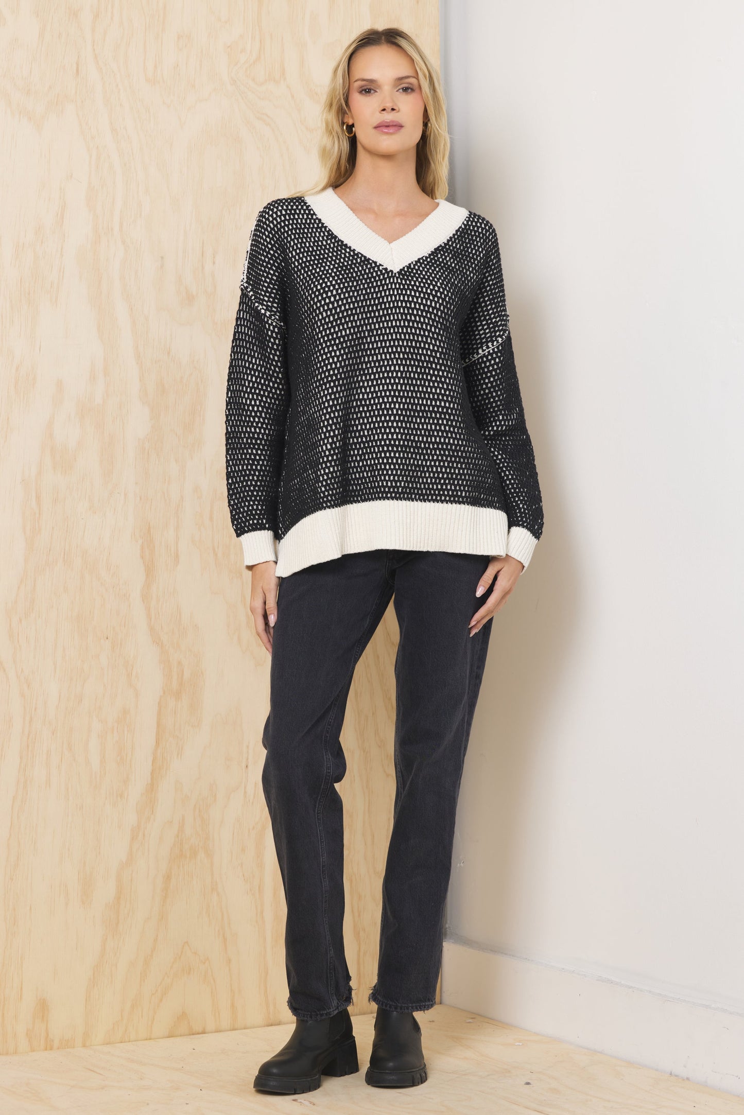 Ivory/Black Vintage Havana Honeycomb Knit V Neck Sweater