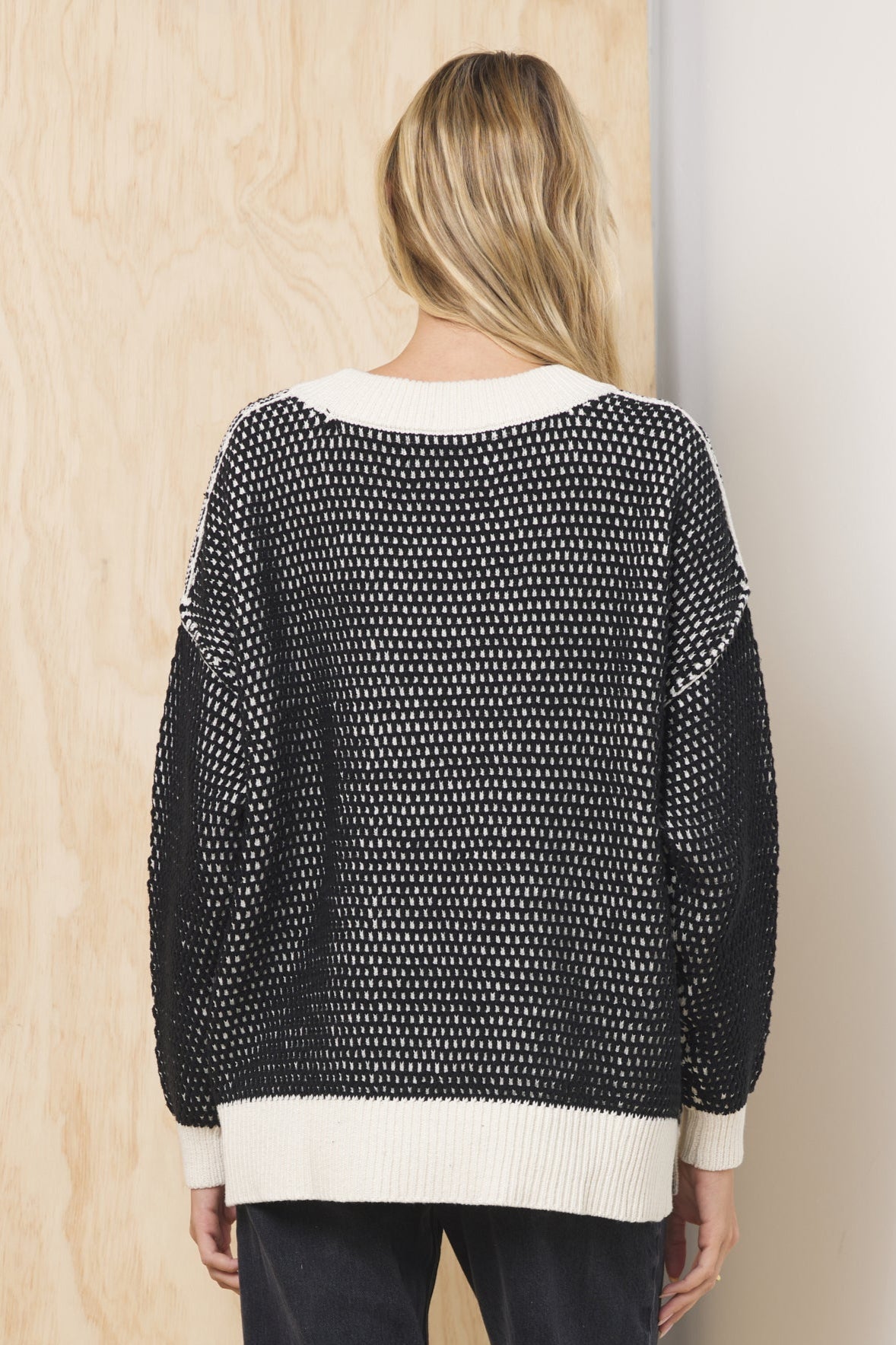 Ivory/Black Vintage Havana Honeycomb Knit V Neck Sweater