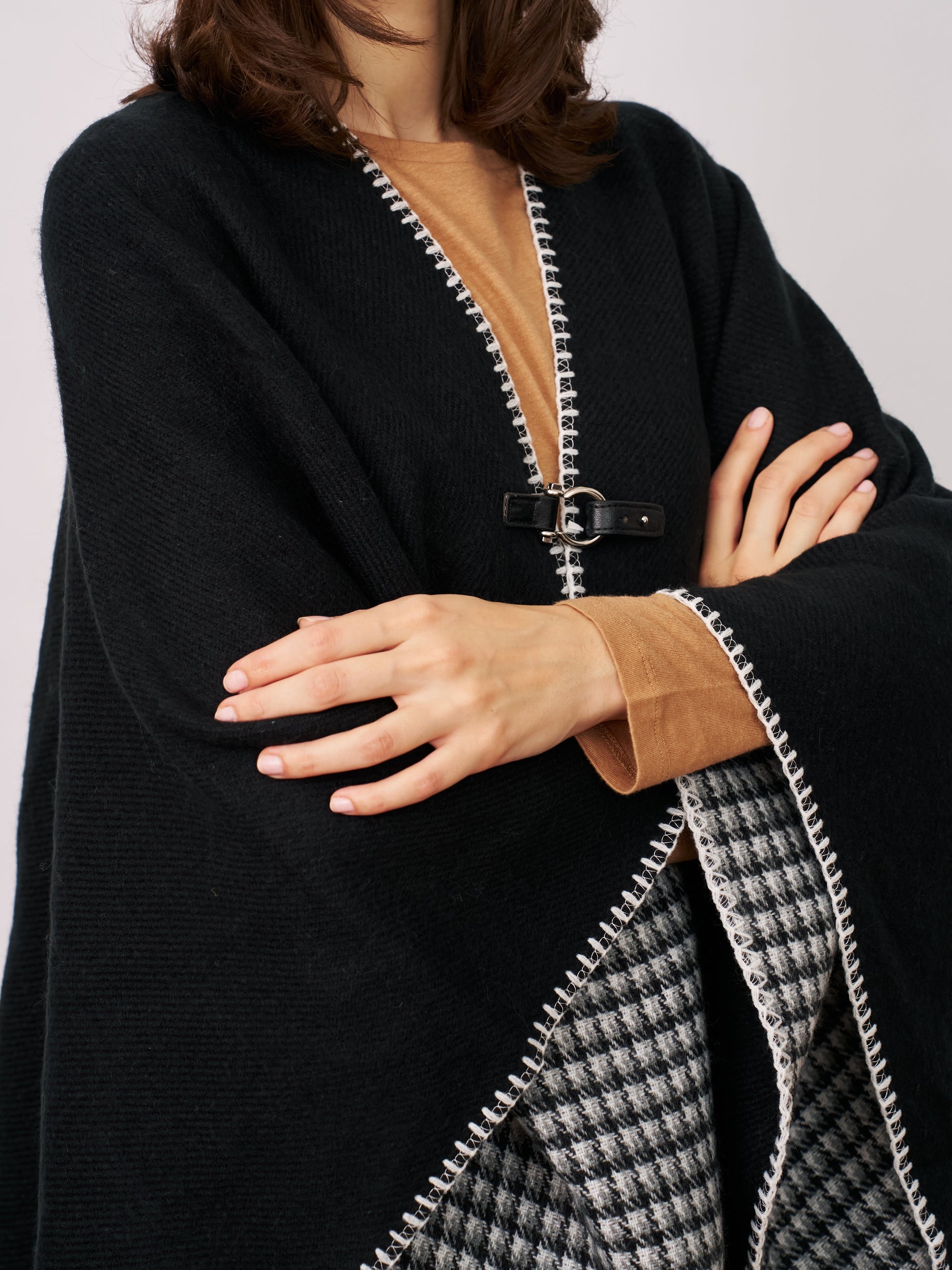 Black/Ivory Vintage Havana WHIPSTITCH RUANA - BLACK/IVORY