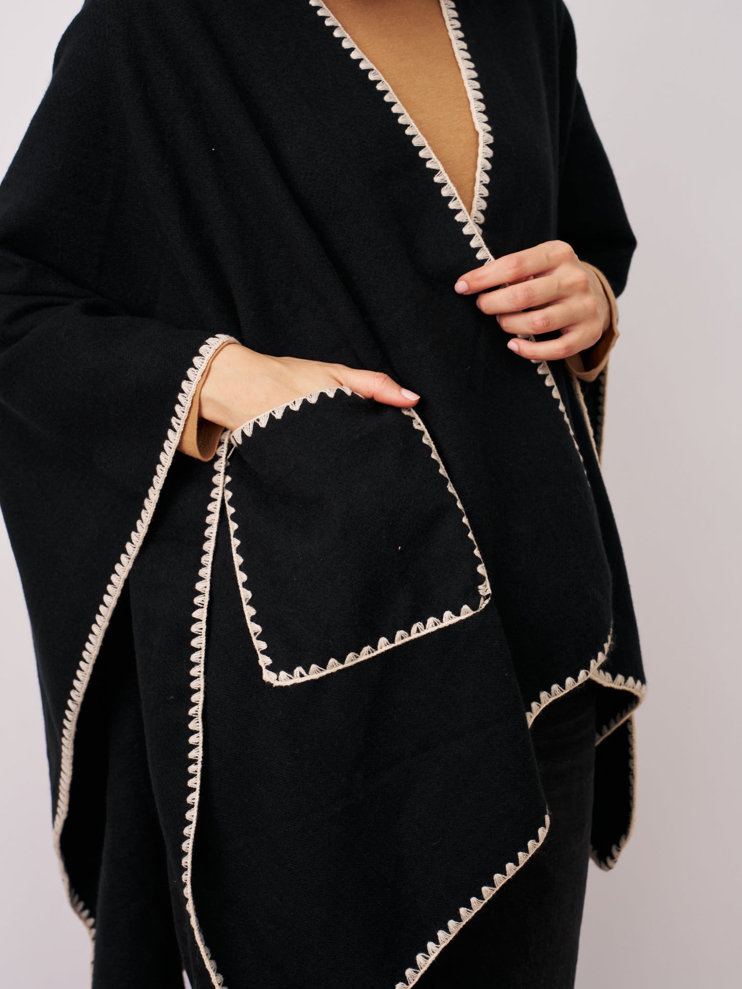 Black/Ivory Vintage Havana WHIPSTITCH RUANA WITH POCKETS